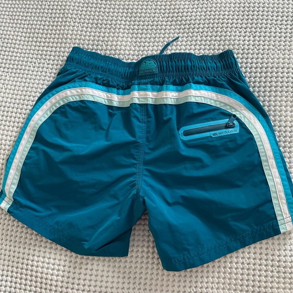 Sundek SHORT SWIM SHORTS WITH AN ELASTICATED WAISTBAND - Picture 2 of 3